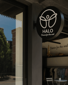 Logo metálico en acero para local en Llanogrande