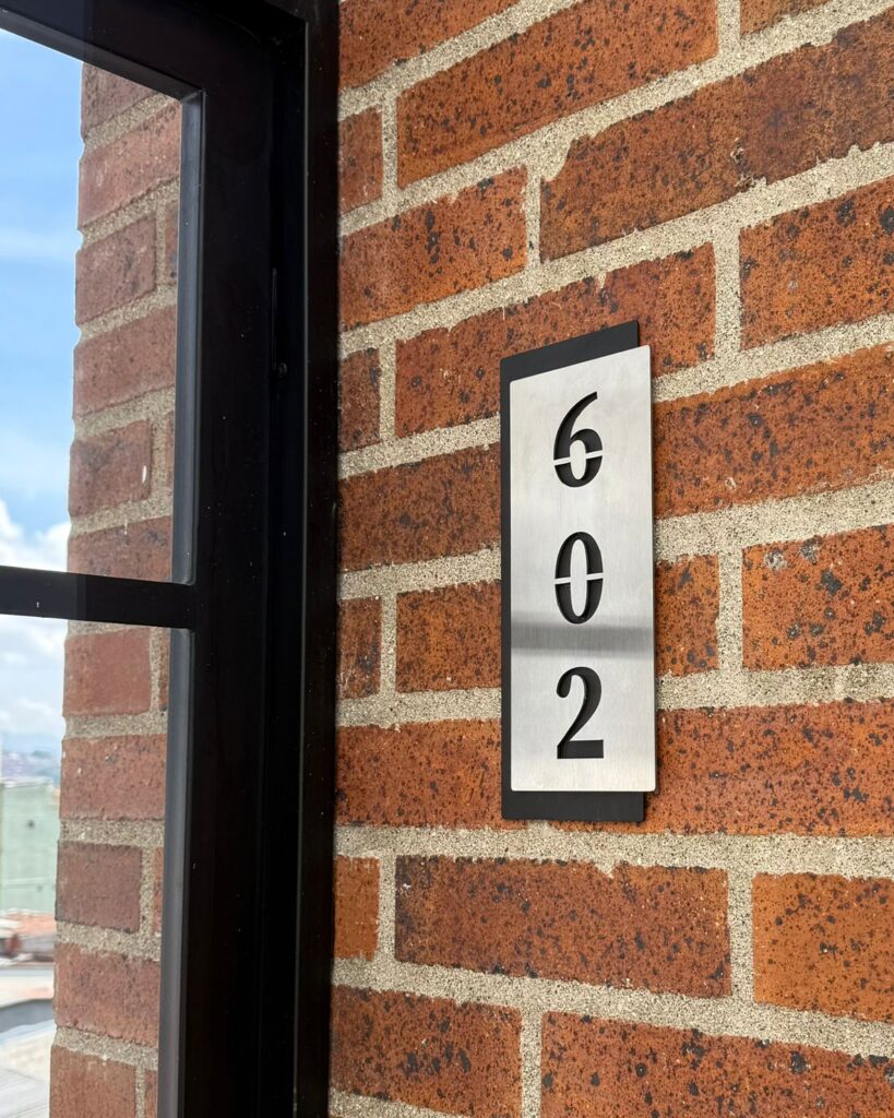 Nomenclatura acero inoxidable para apartamentos en Itagui